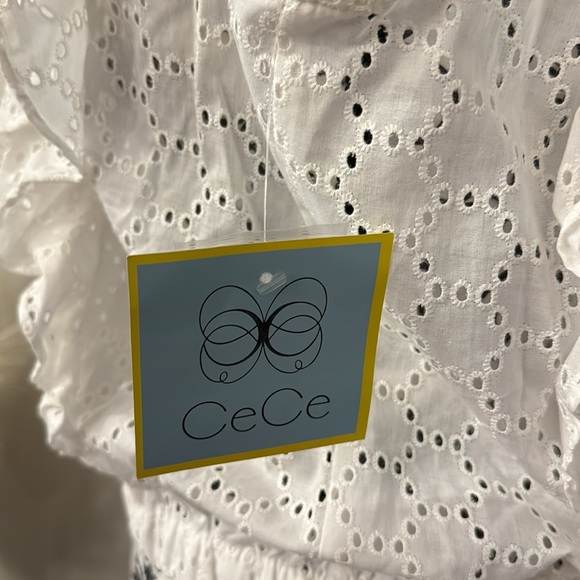 CeCe Open dotted Top - Picture 4 of 11